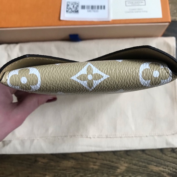 ❌SOLD❌Louis Vuitton Giant Kirigami Pochette - Picture 8 of 8